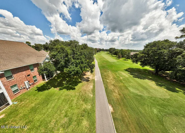 $225,500 | 204 Fairway Villas, Diamondhead, MS 39525