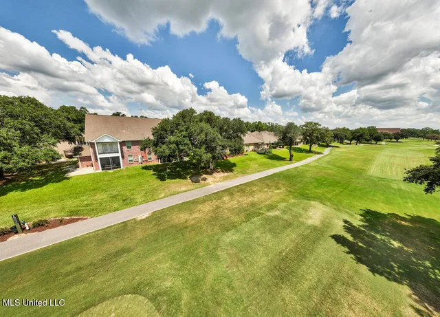 $225,500 | 204 Fairway Villas, Diamondhead, MS 39525