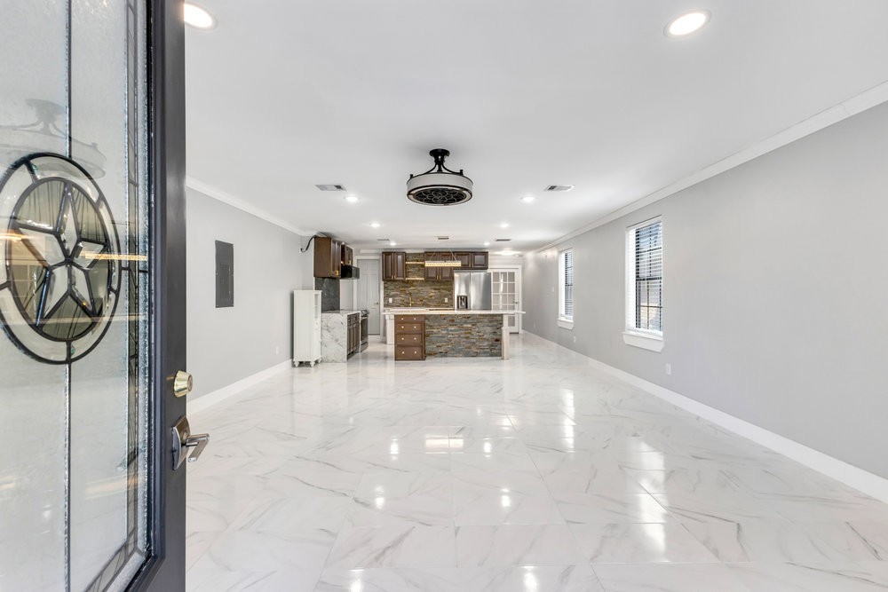 6325 Riverview Way, Unit ABCD Houston, TX 77057 - Photo 14 of 33 a view of a livingroom with a furniture