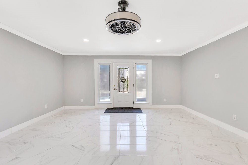 6325 Riverview Way, Unit ABCD Houston, TX 77057 - Photo 15 of 33 a view of an empty room with a window