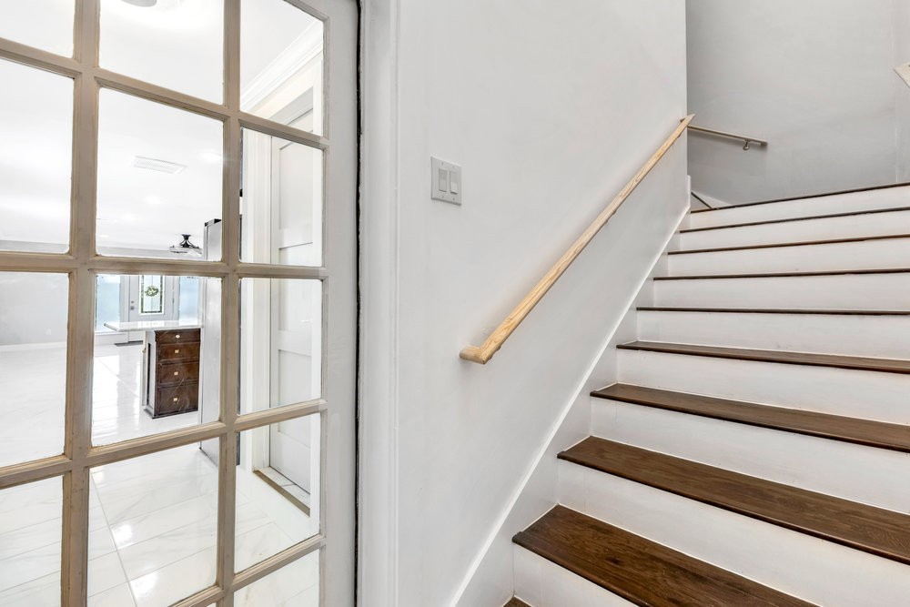 6325 Riverview Way, Unit ABCD Houston, TX 77057 - Photo 22 of 33 a view of entryway