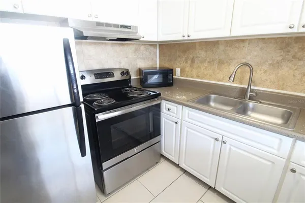 $1,200 | 3001 Bee Ridge Road, Unit 217, Sarasota, FL 34239