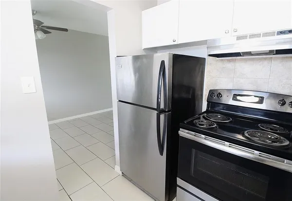 $1,200 | 3001 Bee Ridge Road, Unit 217, Sarasota, FL 34239