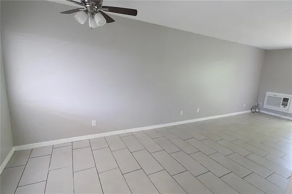 $1,200 | 3001 Bee Ridge Road, Unit 217, Sarasota, FL 34239