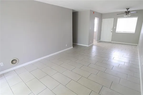 $1,200 | 3001 Bee Ridge Road, Unit 217, Sarasota, FL 34239