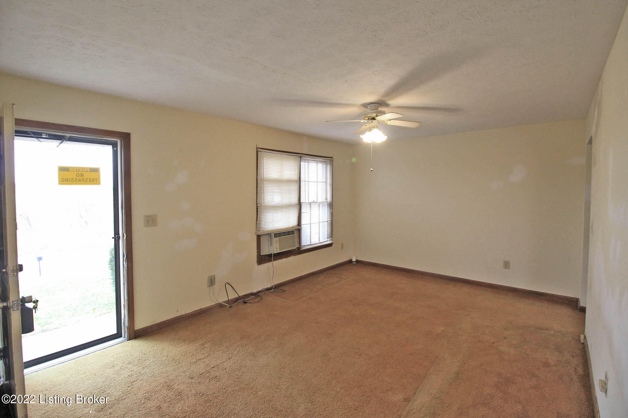 3092 Ballardsville Road Smithfield, KY 40068 - Photo 4 of 24 Living Room View