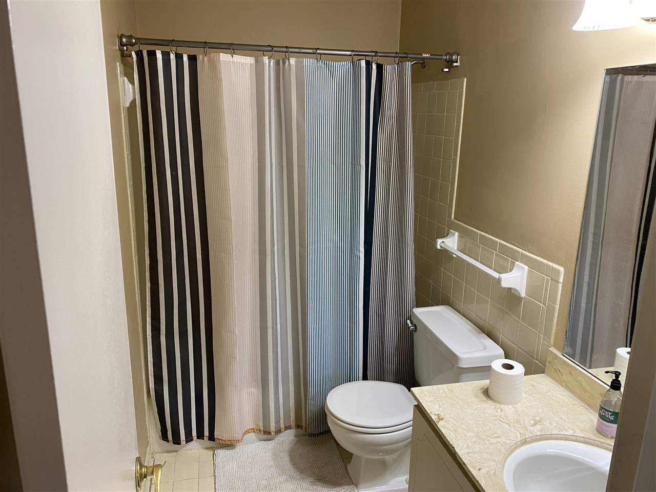 5686 Quince Road, Unit 4 Memphis, TN 38119 - Photo 15 of 18 Gallery Image 15