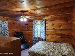 2880 Fairview Road Madisonville, TN 37354 - Photo 27 of 37 a bed in a room next to a lamp