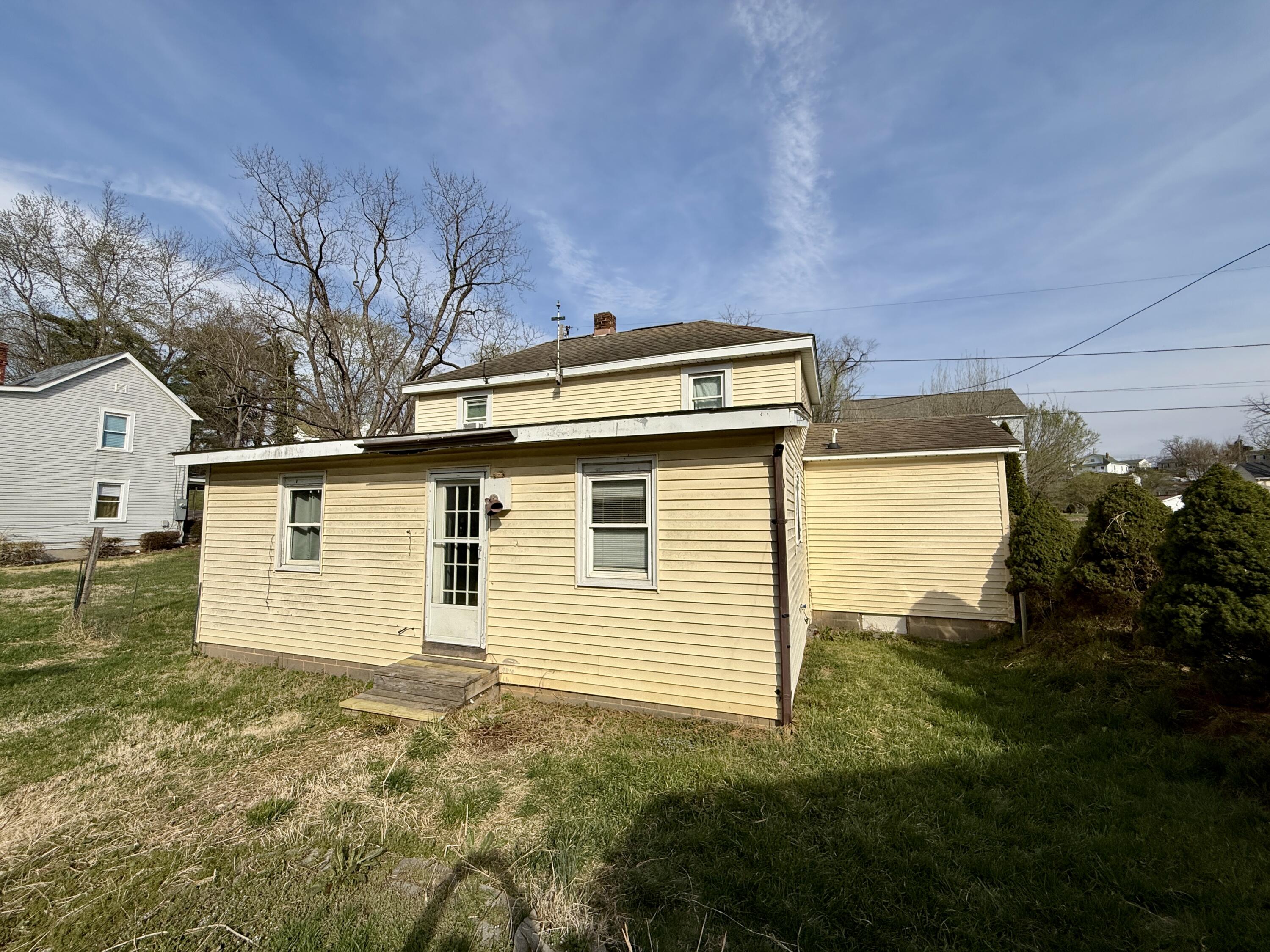 421 7th Street Vinton, VA 24179 - Photo 13 of 14 IMG_5111