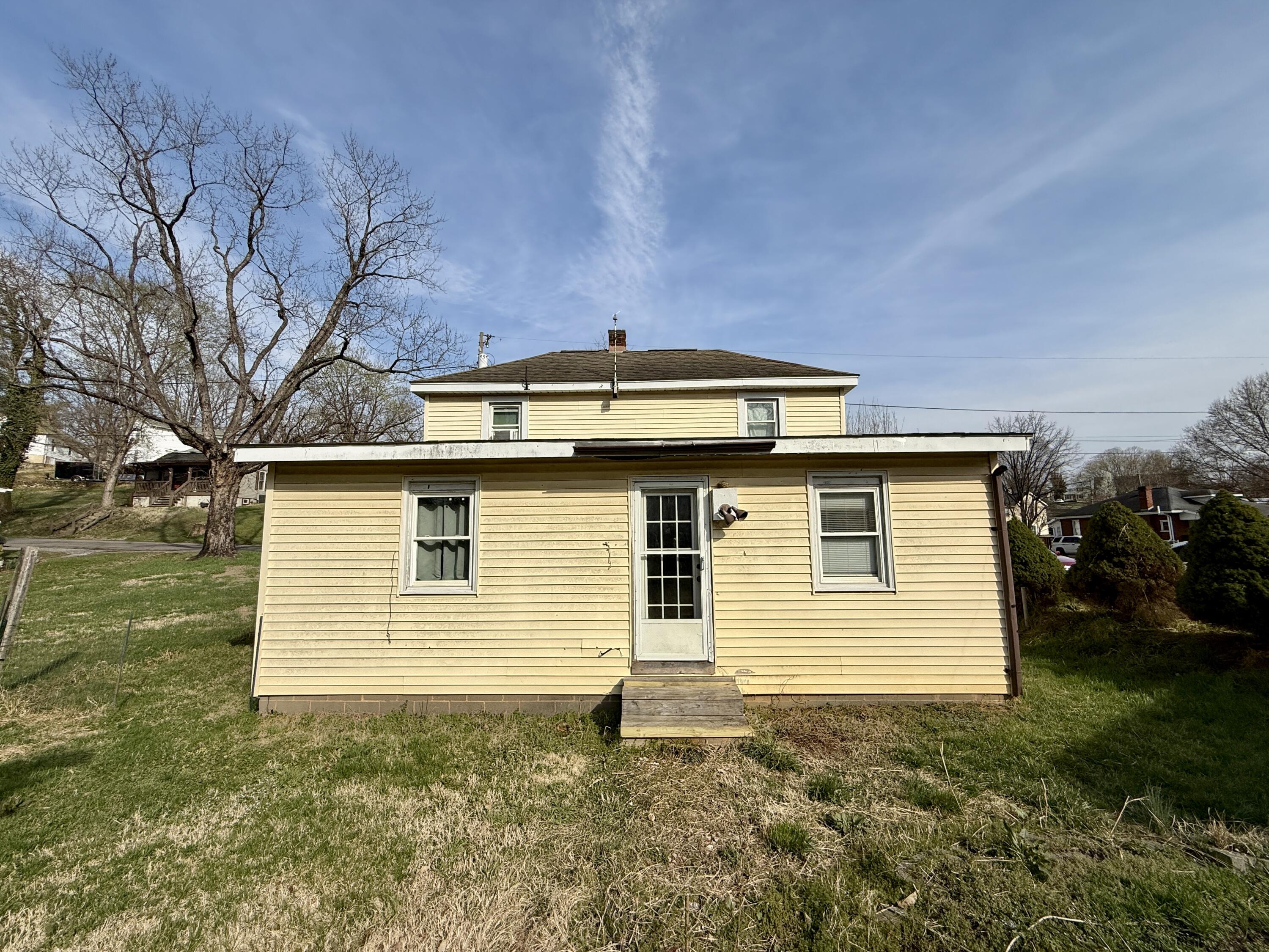 421 7th Street Vinton, VA 24179 - Photo 14 of 14 IMG_5110