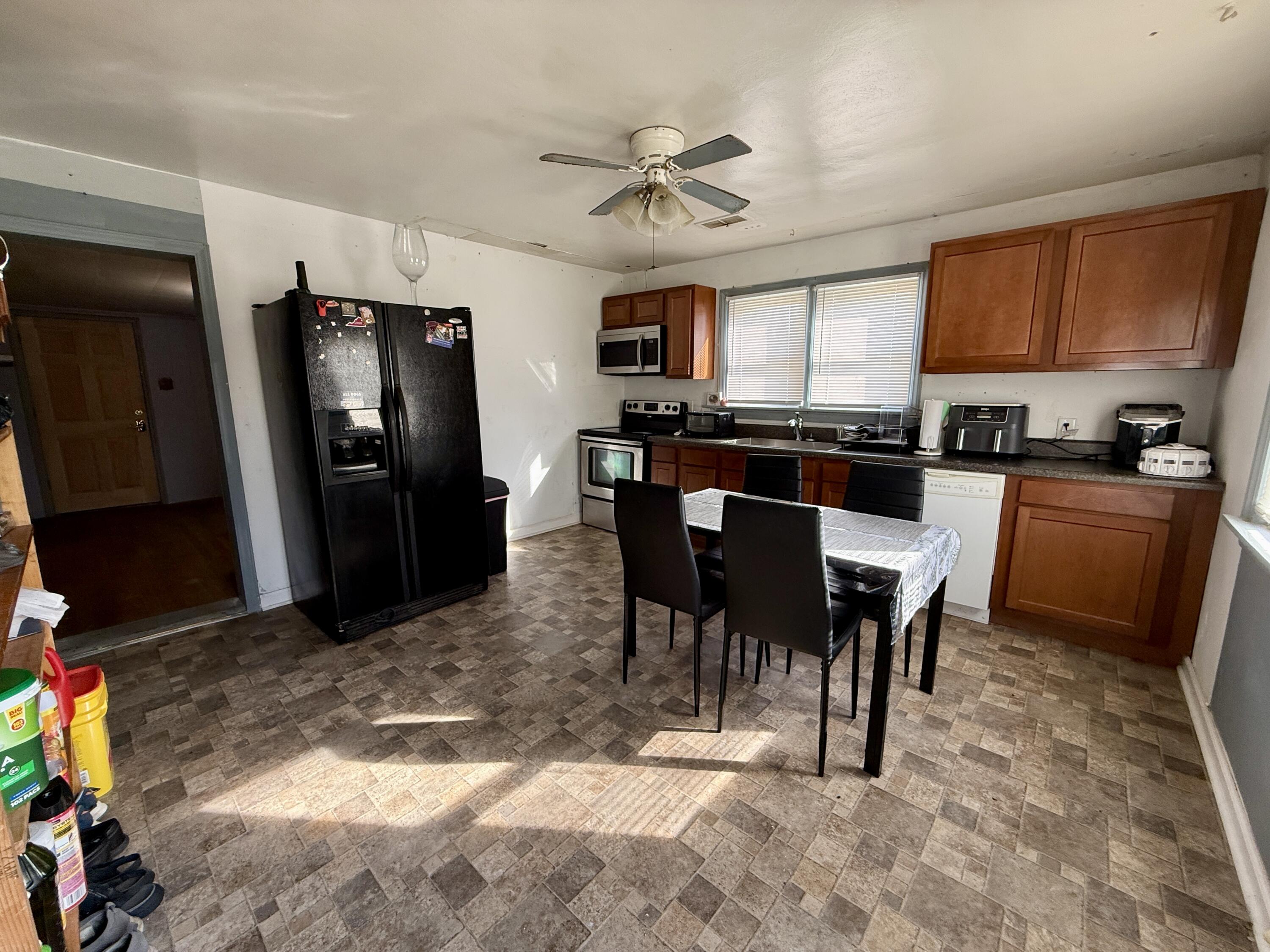 421 7th Street Vinton, VA 24179 - Photo 4 of 14 IMG_5114