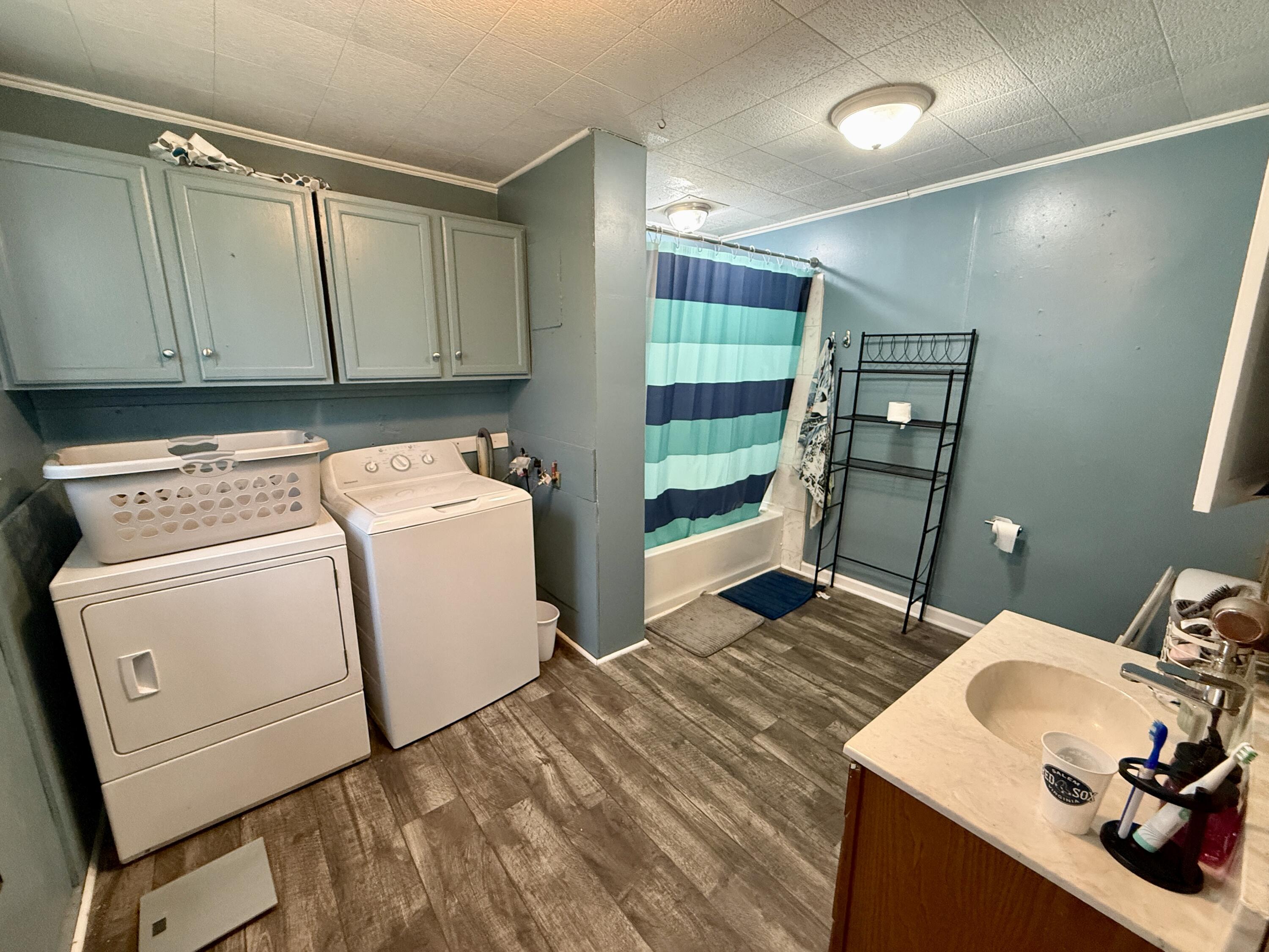 421 7th Street Vinton, VA 24179 - Photo 5 of 14 IMG_5116