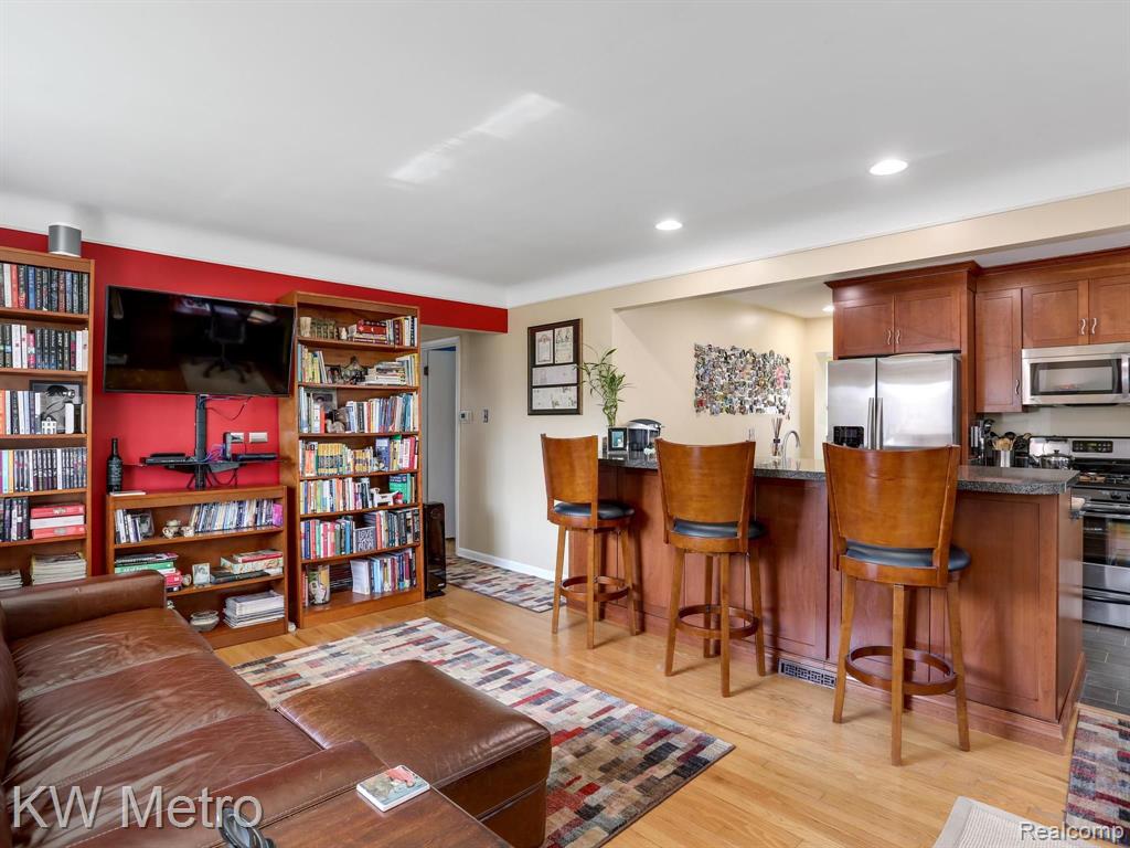 2330 Harvard Road Berkley, MI 48072 - Photo 8 of 22