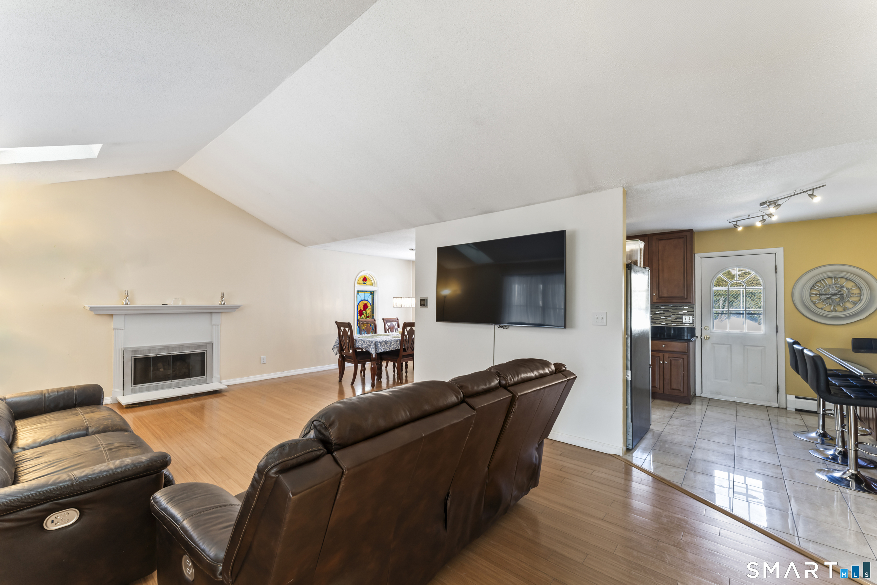 71 Sentinel Hill Road Derby, CT 06418 - Photo 4 of 39