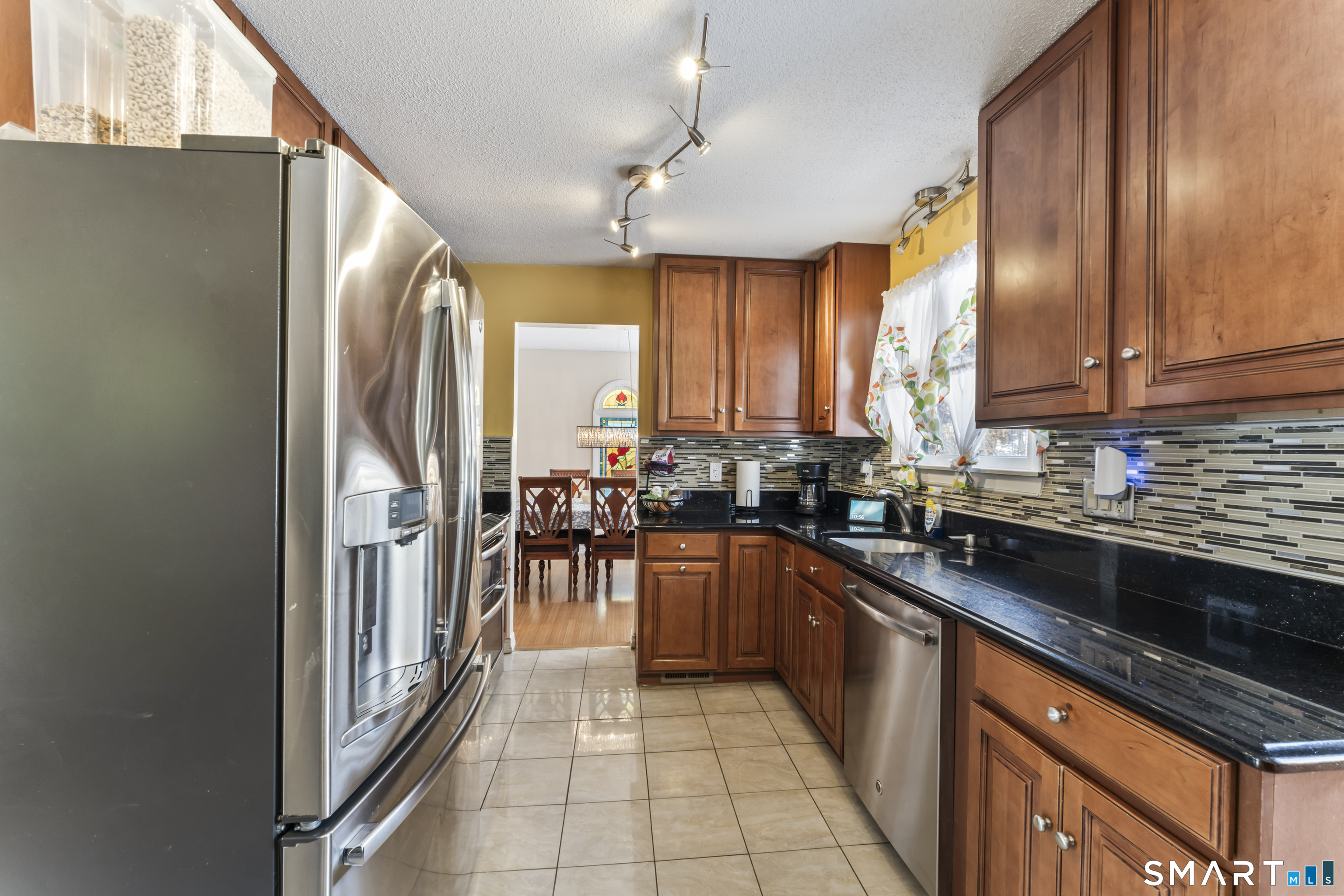 71 Sentinel Hill Road Derby, CT 06418 - Photo 9 of 39