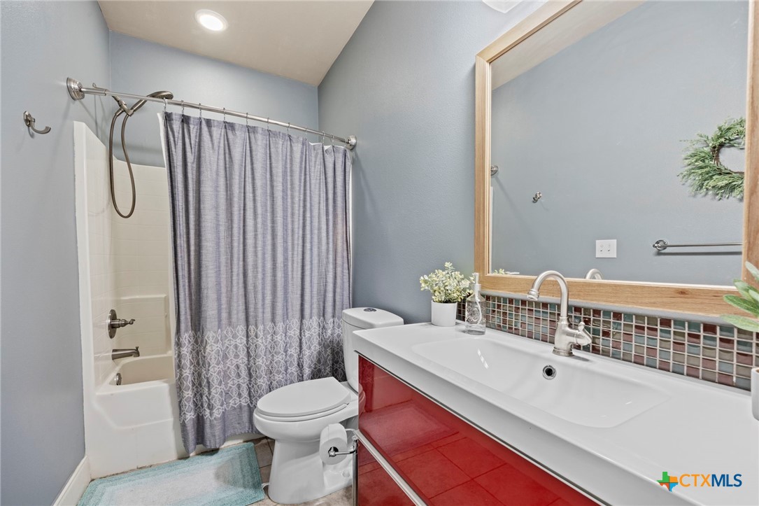 143 Callahan Loop Temple, TX 76501 - Photo 37 of 47 Full bathroom #3