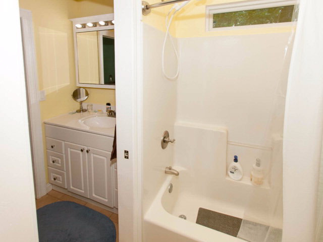 304 Bristol Way Foley, AL 36535 - Photo 25 of 45 Bathroom