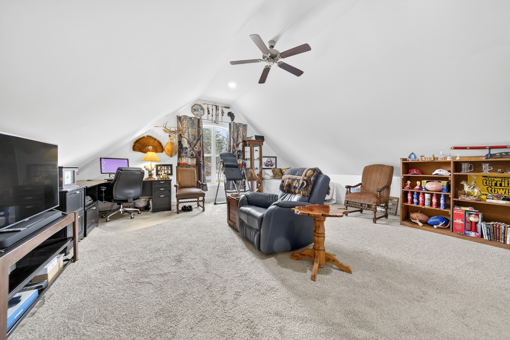 6716 Old Highway 431 Springfield, TN 37172 - Photo 45 of 58 a living room with furniture and a flat screen tv
