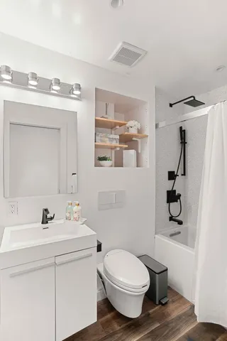 $965,000 | 225 East 86th Street, Unit 204 | Upper East Side