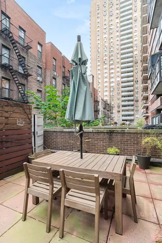 $965,000 | 225 East 86th Street, Unit 204 | Upper East Side