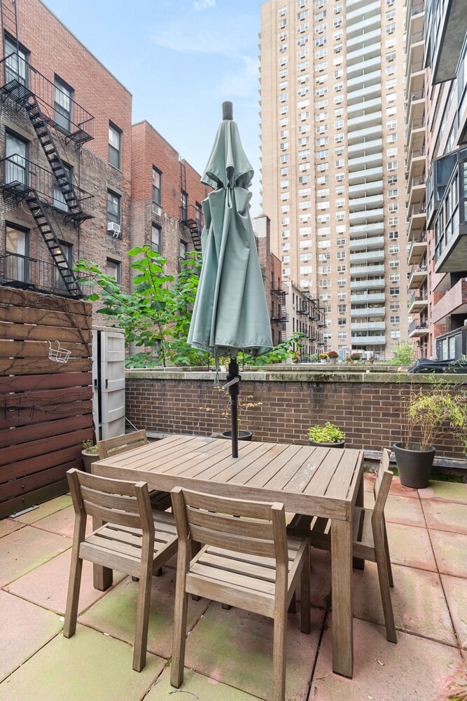 225 East 86th Street, Unit 204 Manhattan, NY 10028 - Photo 13 of 17 a outdoor view with a sitting space