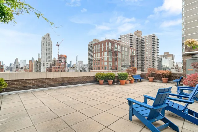 $965,000 | 225 East 86th Street, Unit 204 | Upper East Side