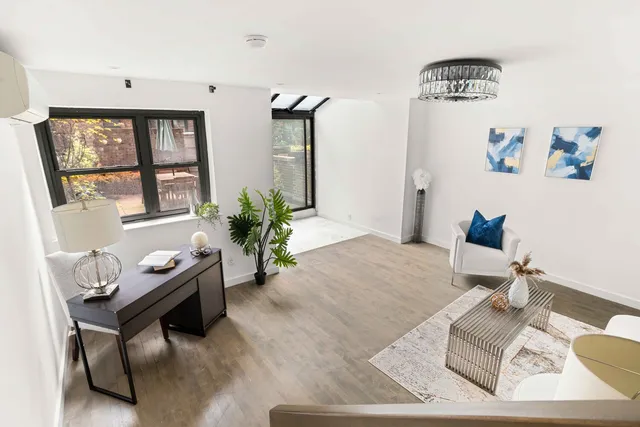 $965,000 | 225 East 86th Street, Unit 204 | Upper East Side