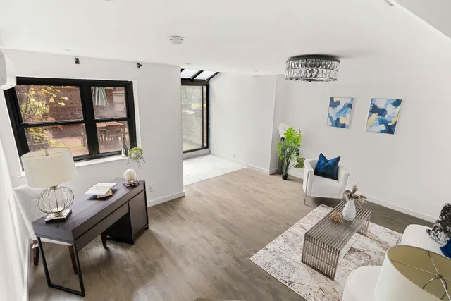 $965,000 | 225 East 86th Street, Unit 204 | Upper East Side