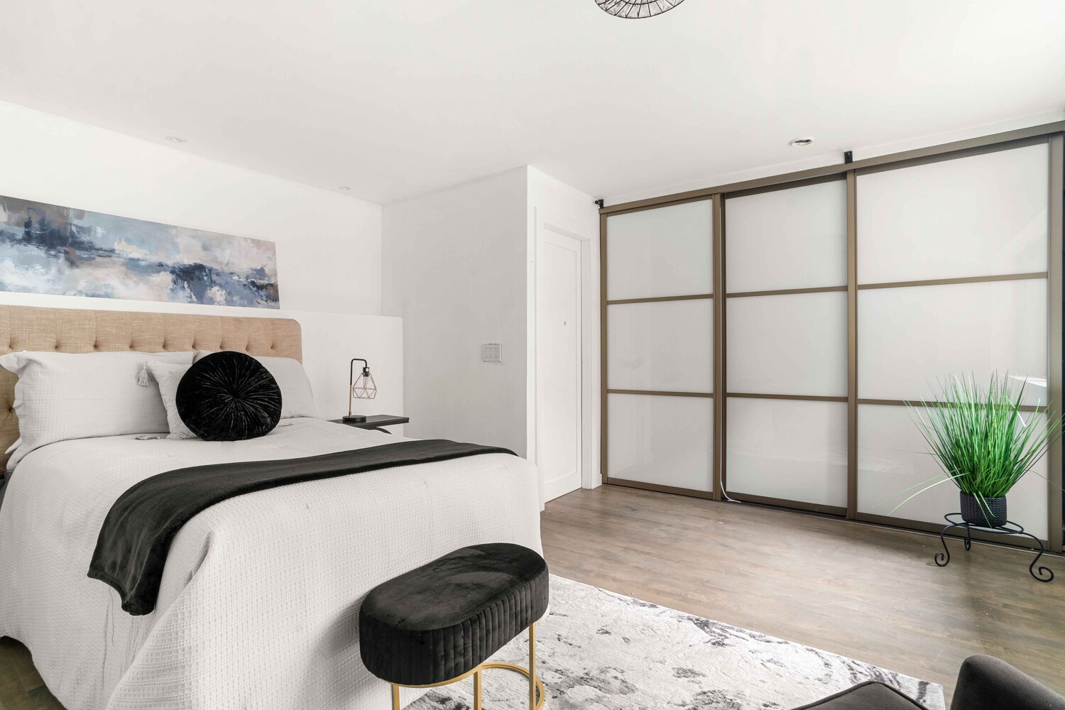 225 East 86th Street, Unit 204 Manhattan, NY 10028 - Photo 5 of 17 a bedroom with a bed and a chair