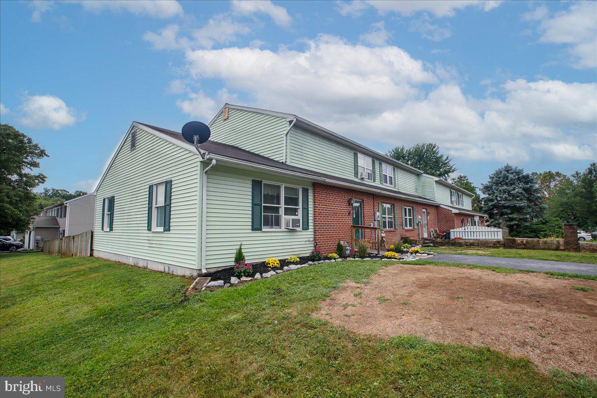 3 Winding Way Lititz, PA 17543 - Photo 30 of 34 a front view of house with yard and green space