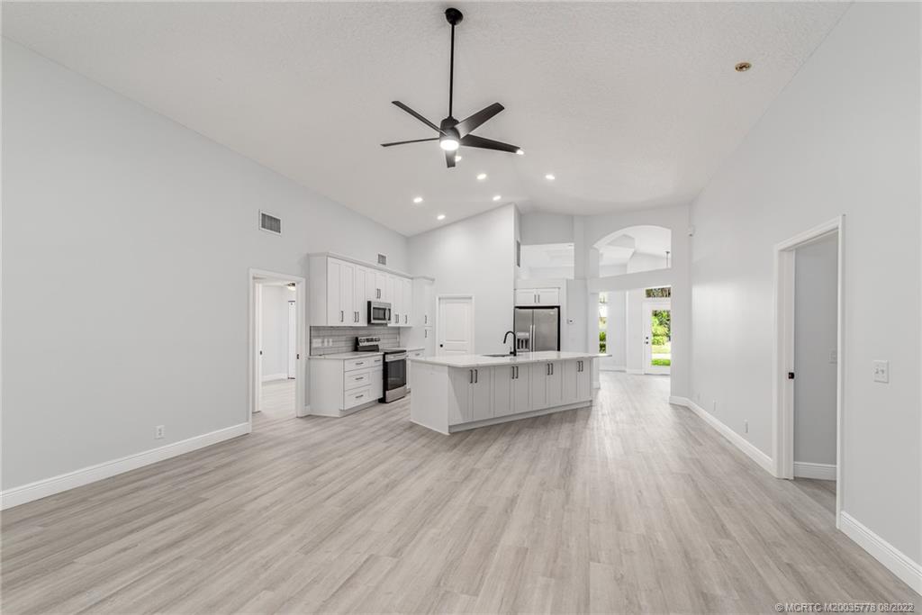 5375 Southeast Reef Way Stuart, FL 34997 - Photo 13 of 36 Gallery Image 13