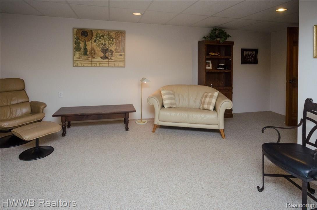 867 Augusta Drive Rochester, MI 48309 - Photo 22 of 34 FKR8QS_still_bt6.jpg