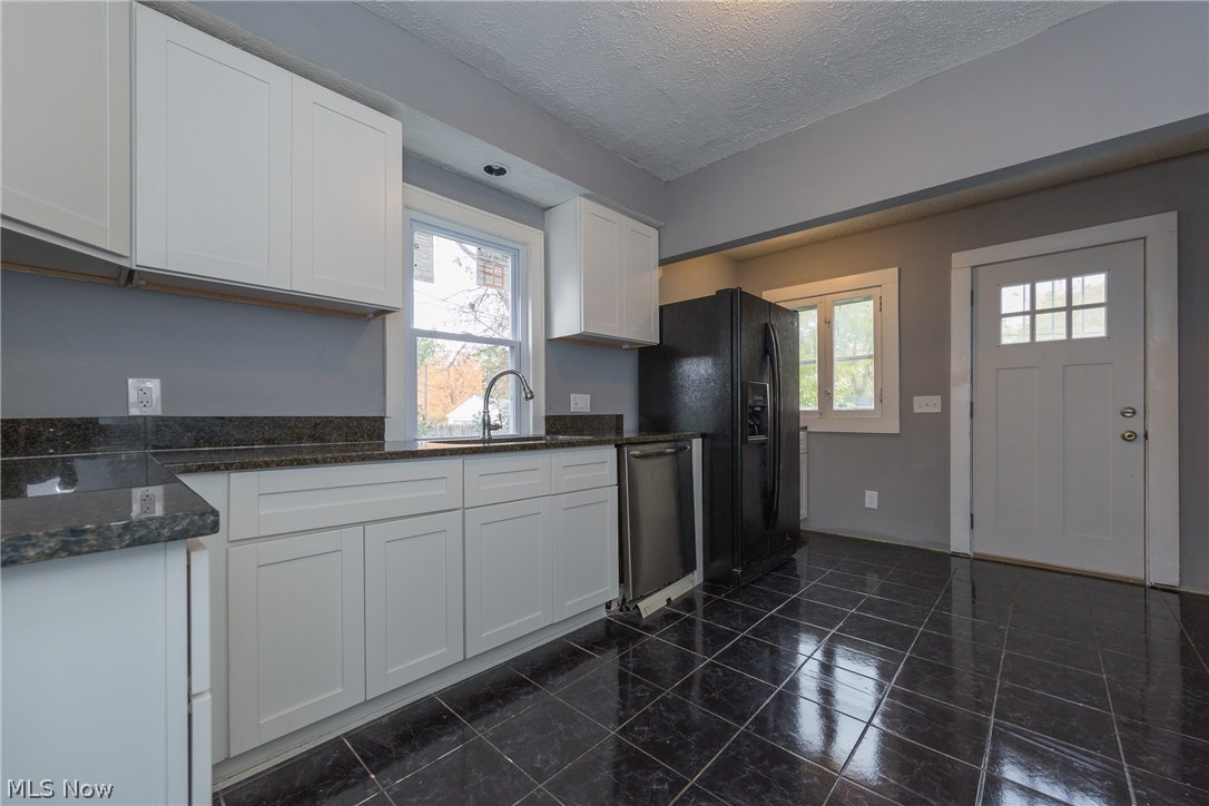 13379 Cedar Road Cleveland Heights, OH 44118 - Photo 8 of 27