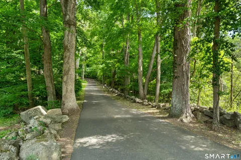 $1,049,000 | 123 Lyons Plain Road, Weston, CT 06883