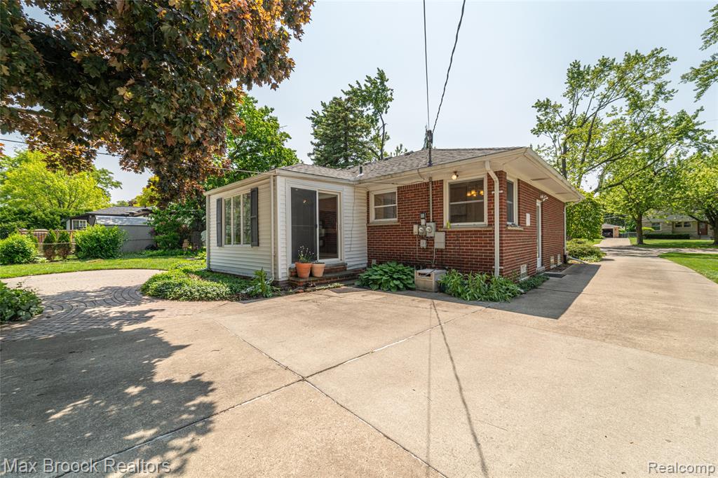 16926 Beverly Road Beverly Hills, MI 48025 - Photo 20 of 25