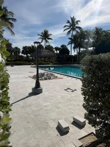 $4,800 | 2401 Collins Avenue, Unit 1110, Miami Beach, FL 33140