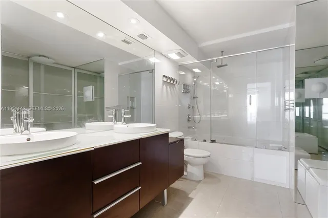 $4,800 | 2401 Collins Avenue, Unit 1110, Miami Beach, FL 33140