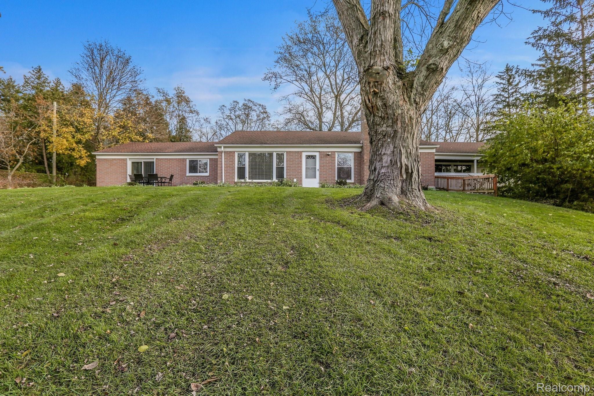 25304 Farmington Road Farmington, MI 48336 - Photo 4 of 62 Front