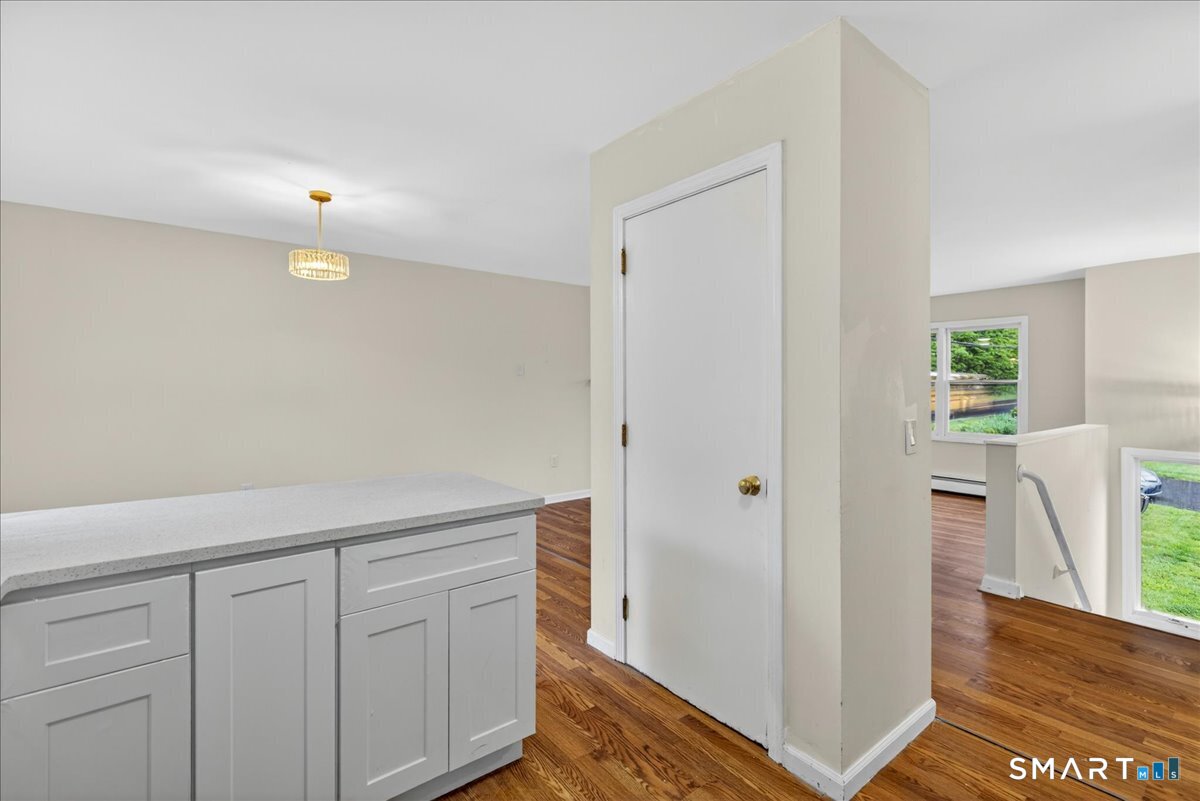 492 Long Hill Road Middletown, CT 06457 - Photo 11 of 40