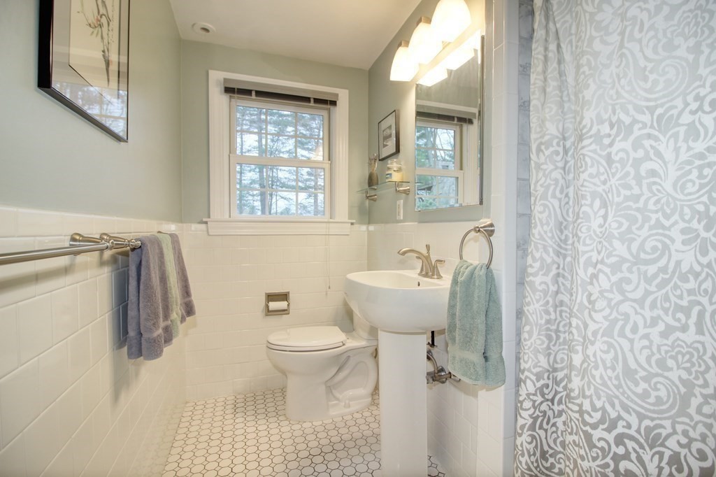 22 Ledgetree Road Medfield, MA 02052 - Photo 16 of 39 Gallery Image 16