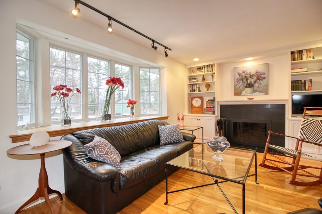22 Ledgetree Road Medfield, MA 02052 - Photo 4 of 39 Gallery Image 4
