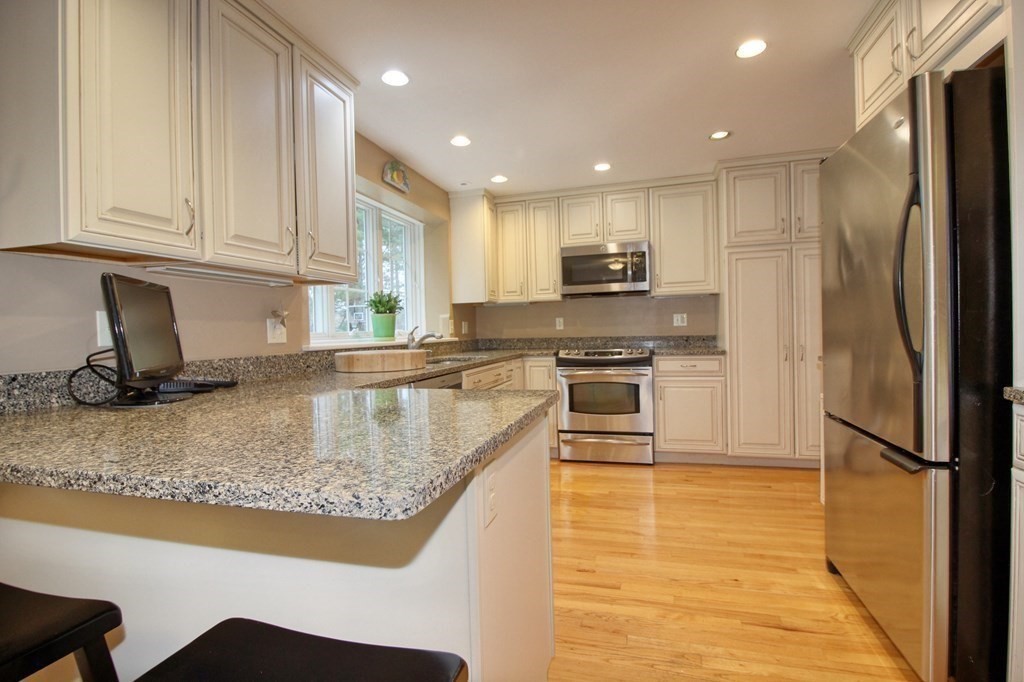 22 Ledgetree Road Medfield, MA 02052 - Photo 7 of 39 Gallery Image 7