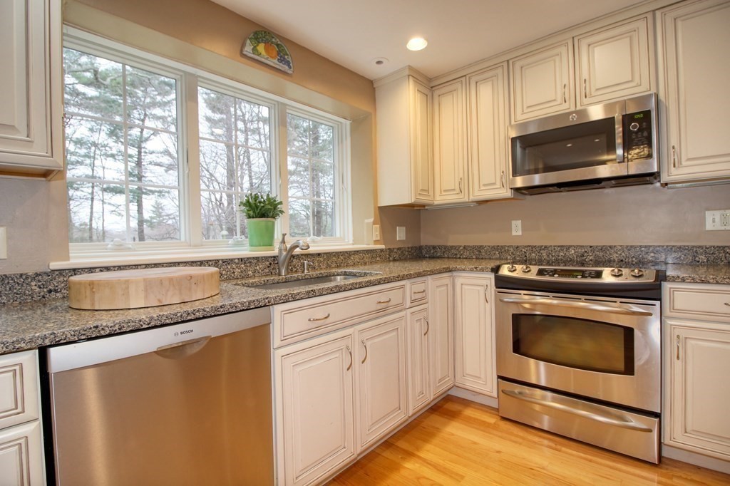 22 Ledgetree Road Medfield, MA 02052 - Photo 8 of 39 Gallery Image 8