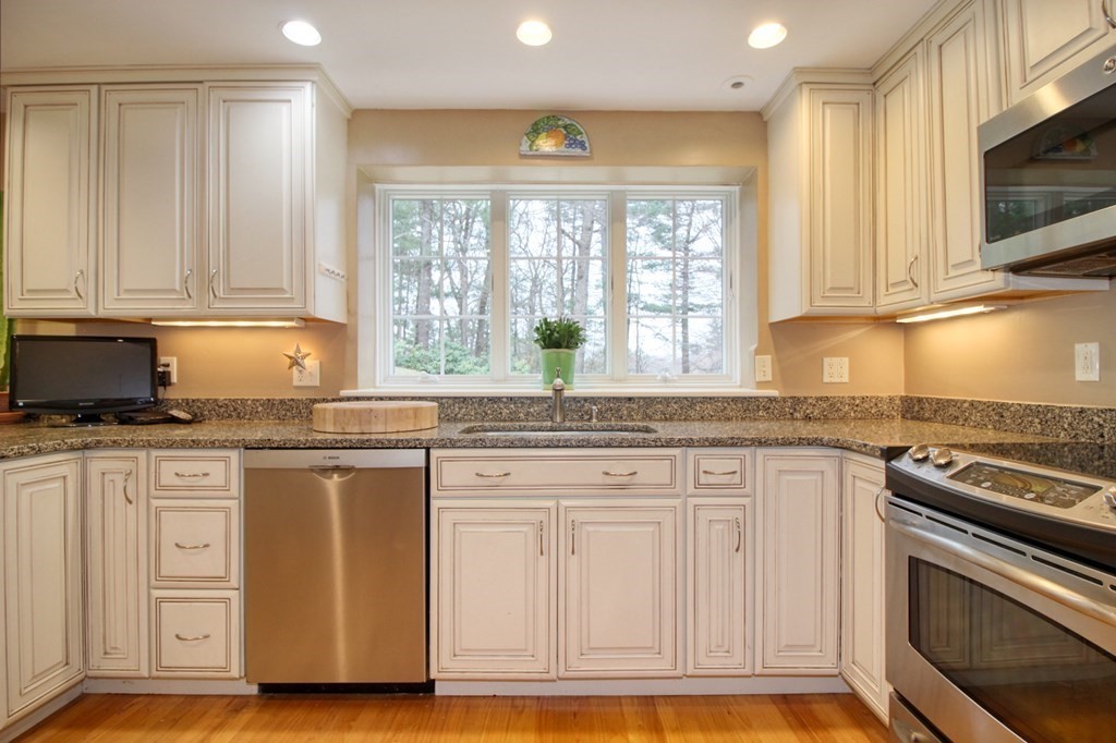 22 Ledgetree Road Medfield, MA 02052 - Photo 10 of 39 Gallery Image 10