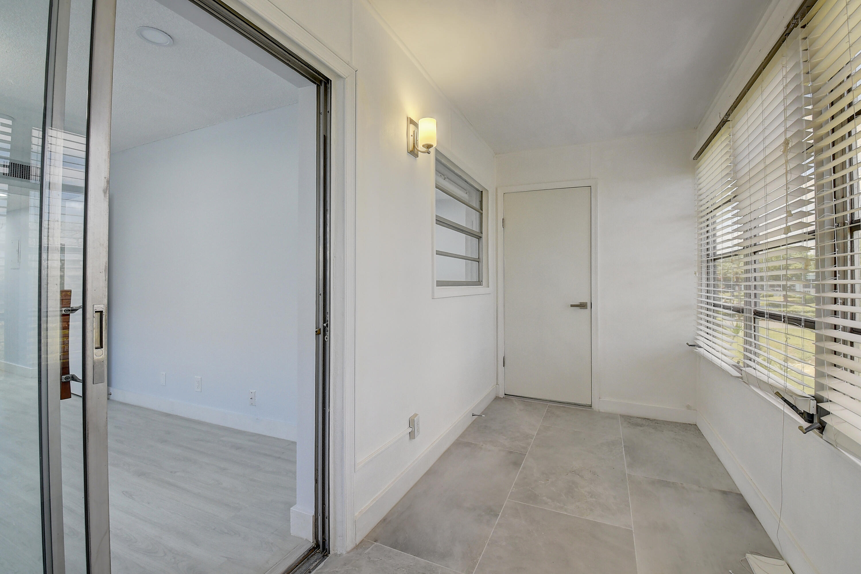 318 Monaco Boulevard, Unit G Delray Beach, FL 33446 - Photo 20 of 31 a view of an empty room