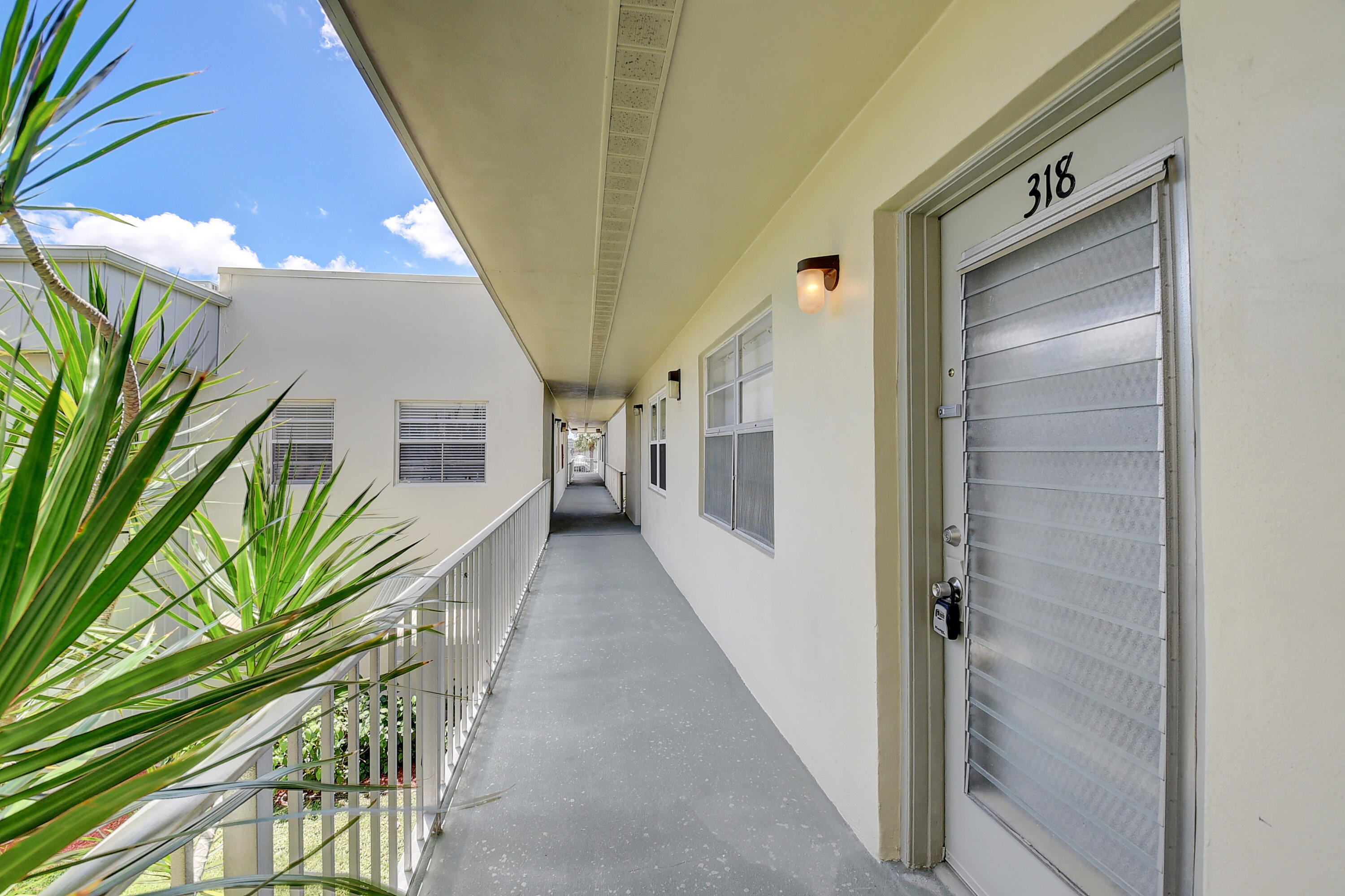 318 Monaco Boulevard, Unit G Delray Beach, FL 33446 - Photo 7 of 31