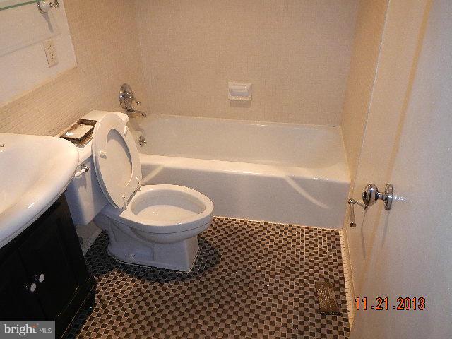 1245 4th Street Southwest, Unit E701 Washington, DC 20024 - Photo 8 of 13 Bath