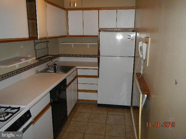 1245 4th Street Southwest, Unit E701 Washington, DC 20024 - Photo 9 of 13 Kitchen
