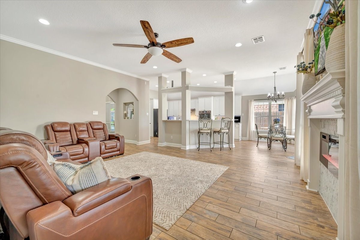 306 Sunset Ridge Drive League City, TX 77573 - Photo 13 of 50 a living room with furniture