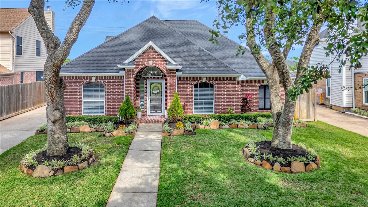 306 Sunset Ridge Drive League City, TX 77573 - Photo 2 of 50 a front view of a house with a yard